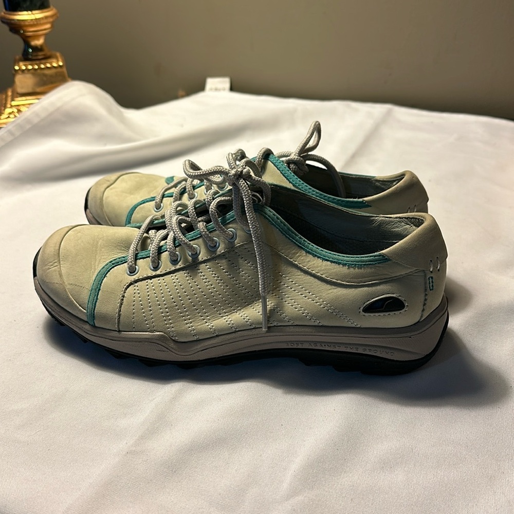 GOLIGHT sneakers